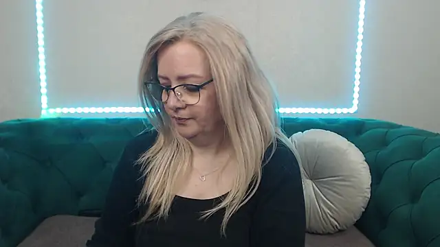 IvanaCharm online show from 04/23/26, 03:52