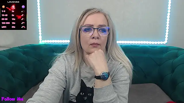 Snapshot of IvanaCharm chatting on 04/25/26, 03:42 IvanaCharm online show from 04/25/26, 03:42