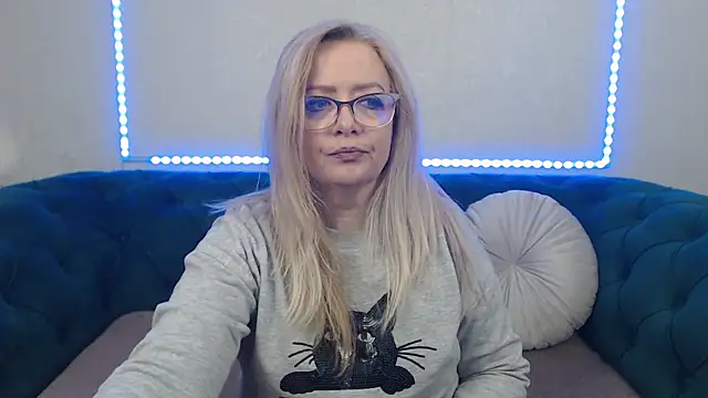 Snapshot of IvanaCharm chatting on 04/28/26, 03:33 IvanaCharm online show from 04/28/26, 03:33