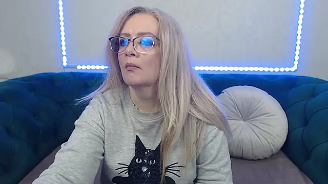 Snapshot of IvanaCharm chatting on 05/04/26, 03:24 IvanaCharm online show from 05/04/26, 03:24