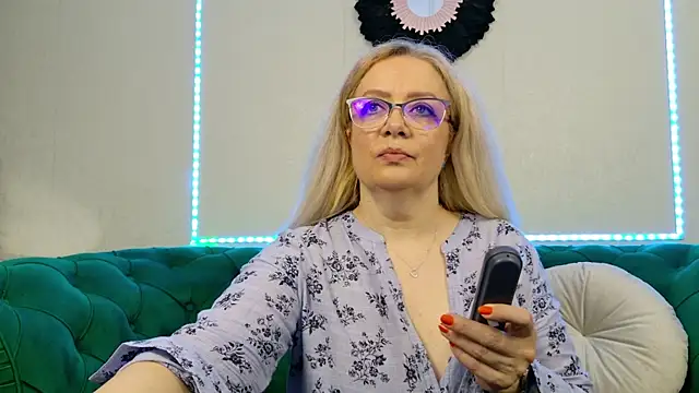 Snapshot of IvanaCharm chatting on 05/28/26, 03:26 IvanaCharm online show from 05/28/26, 03:26