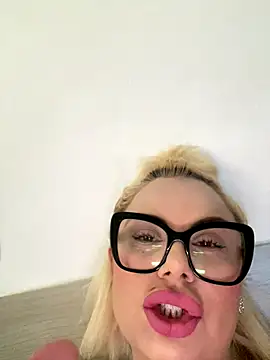 Snapshot of luna_14 chatting on 11/08/25, 08:14 luna 14 online show from 11/08/25, 08:14