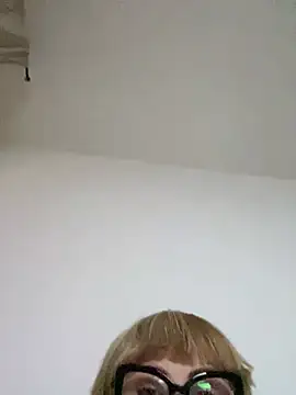 Snapshot of luna_14 chatting on 06/09/26, 04:35 luna 14 online show from 06/09/26, 04:35