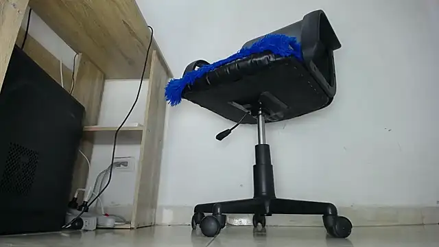 aprhillove online show from 02/04/25, 05:31