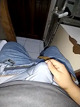 Whiper2024 online show from 12/19/25, 06:37