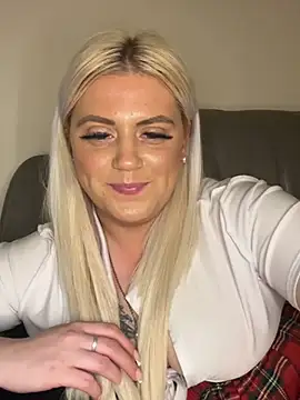 Snapshot of Blondiee3088 chatting on 12/05/24, 01:36 Blondiee3088 online show from 12/05/24, 01:36