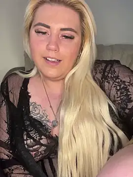 Snapshot of Blondiee3088 chatting on 03/07/25, 04:00 Blondiee3088 online show from 03/07/25, 04:00