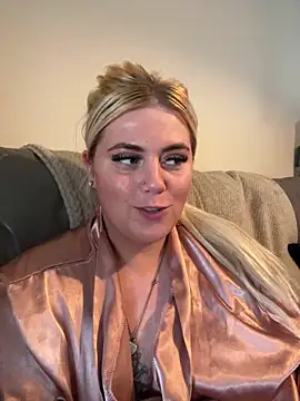 Snapshot of Blondiee3088 chatting on 03/20/25, 01:59 Blondiee3088 online show from 03/20/25, 01:59