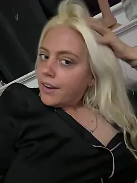 Snapshot of Blondiee3088 chatting on 09/15/25, 04:01 Blondiee3088 online show from 09/15/25, 04:01