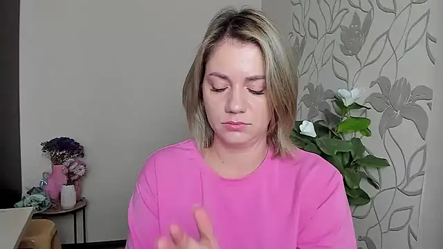 MariaSttone online show from 09/17/25, 06:59