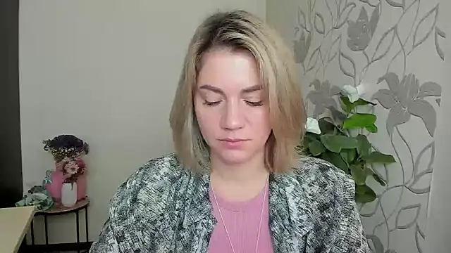 MariaSttone online show from 09/24/25, 09:23