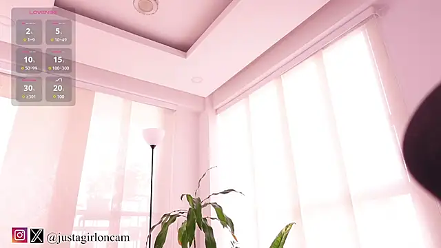 nicollefiorett online show from 02/23/25, 08:33