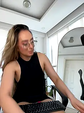 nicollefiorett online show from 10/07/25, 09:12