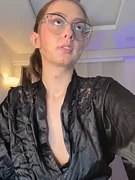 nicollefiorett online show from 03/16/26, 12:17