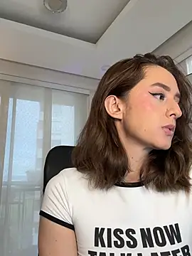 nicollefiorett online show from 04/19/26, 10:45