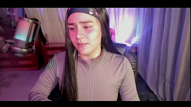 Snapshot of isabelacooperr chatting on 02/10/26, 03:27 isabelacooperr online show from 02/10/26, 03:27