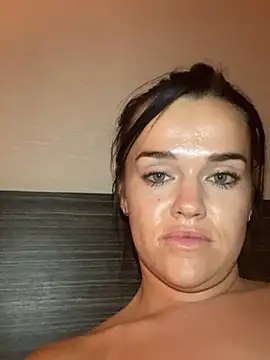 English-Chloe96 online show from 03/04/25, 04:38