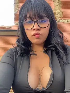 Snapshot of honeyy_mia chatting on 02/09/25, 09:39 honeyy mia online show from 02/09/25, 09:39