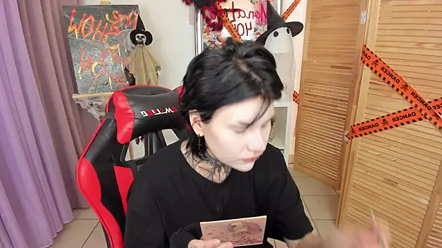 Snapshot of mekurisu chatting on 10/27/25, 01:20 mekurisu online show from 10/27/25, 01:20