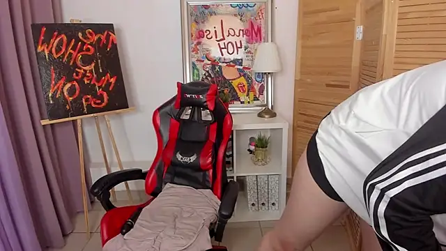 Snapshot of mekurisu chatting on 11/25/25, 01:16 mekurisu online show from 11/25/25, 01:16