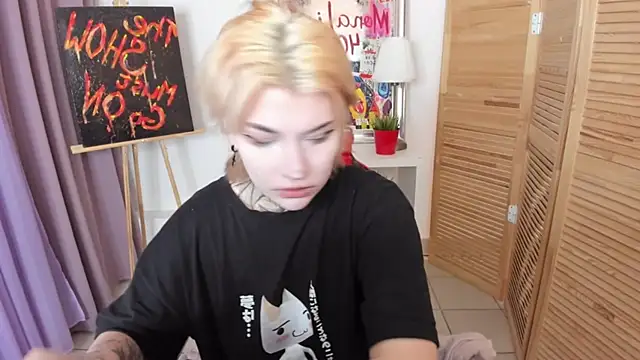 Snapshot of mekurisu chatting on 12/04/25, 03:05 mekurisu online show from 12/04/25, 03:05