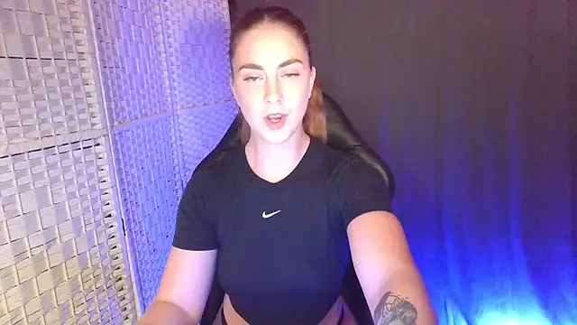 Snapshot of KayleyxEmily chatting on 11/03/25, 09:05 KayleyxEmily online show from 11/03/25, 09:05