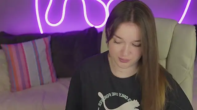 DonnaLustt online show from 11/17/25, 02:34