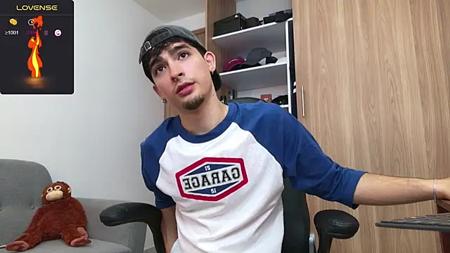 Snapshot of zenn_rush1 chatting on 12/24/24, 12:33 zenn rush1 online show from 12/24/24, 12:33