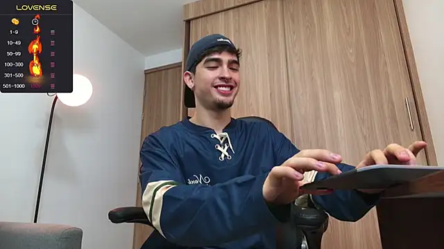 Snapshot of zenn_rush1 chatting on 12/30/24, 12:09 zenn rush1 online show from 12/30/24, 12:09