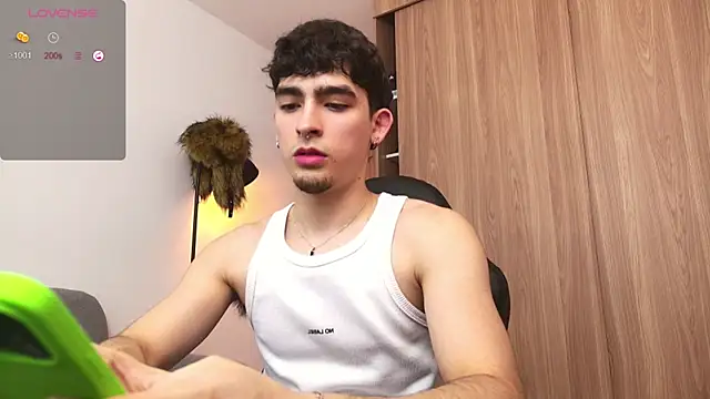 Snapshot of zenn_rush1 chatting on 01/31/25, 01:02 zenn rush1 online show from 01/31/25, 01:02