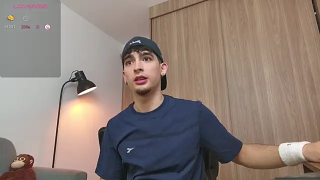 Snapshot of zenn_rush1 chatting on 02/07/25, 12:50 zenn rush1 online show from 02/07/25, 12:50