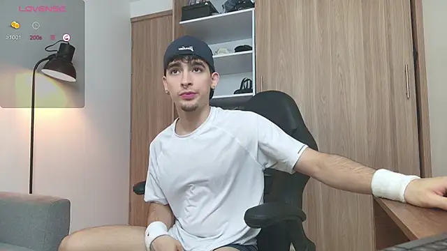 Snapshot of zenn_rush1 chatting on 02/15/25, 02:33 zenn rush1 online show from 02/15/25, 02:33