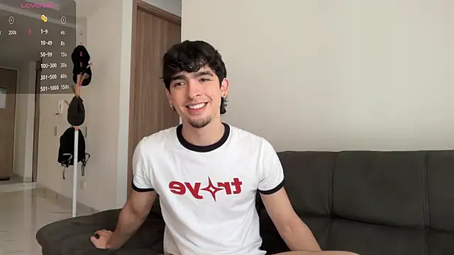 Snapshot of zenn_rush1 chatting on 09/15/25, 01:44 zenn rush1 online show from 09/15/25, 01:44