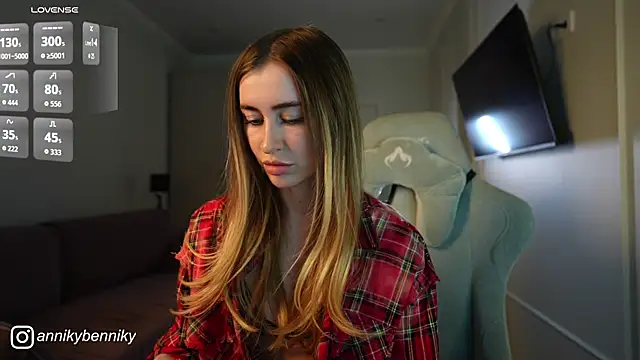 Coconutkittyy online show from 11/06/25, 07:59