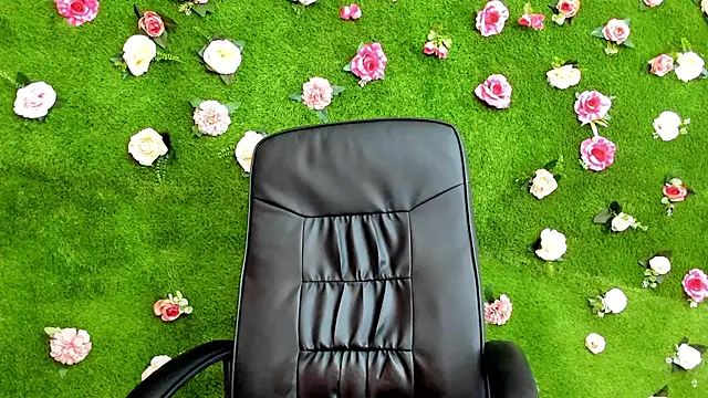 Huge Titties  online show from 03/17/25, 10:38