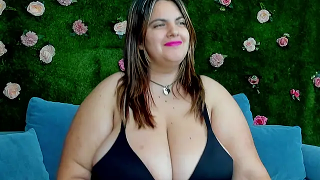 Huge Titties  online show from 10/06/25, 07:11
