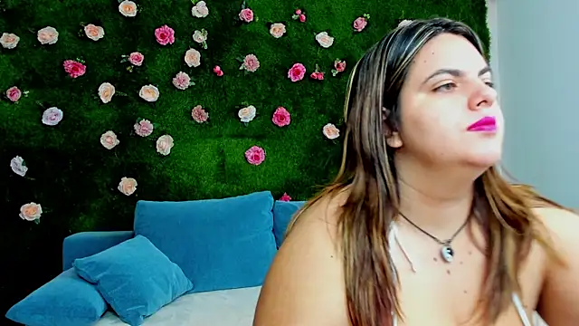 Huge Titties  online show from 10/15/25, 07:14