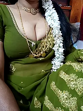 Snapshot of amala_ss chatting on 02/22/25, 10:40 amala ss online show from 02/22/25, 10:40