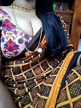 Snapshot of amala_ss chatting on 03/06/25, 10:52 amala ss online show from 03/06/25, 10:52