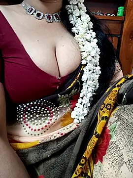 Snapshot of amala_ss chatting on 03/17/25, 10:38 amala ss online show from 03/17/25, 10:38