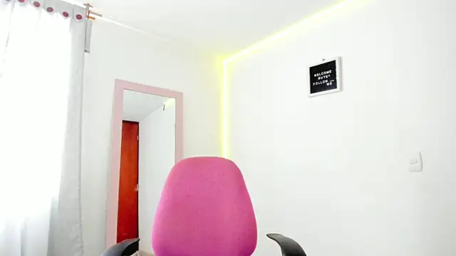 Anniie grey online show from 12/18/24, 02:17