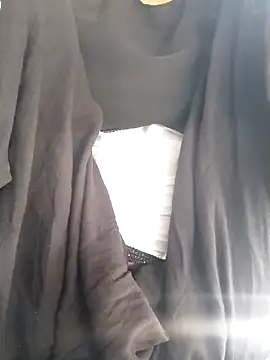 Snapshot of saloni19881 chatting on 09/12/25, 03:28 saloni19881 online show from 09/12/25, 03:28