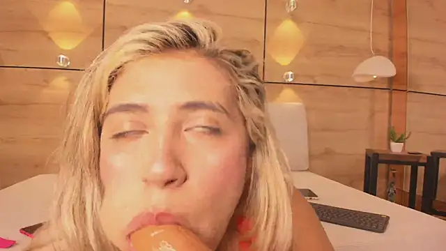 julietha taylor online show from 10/08/25, 03:04