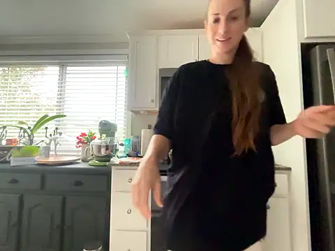 MissSwitch online show from 11/01/25, 03:03