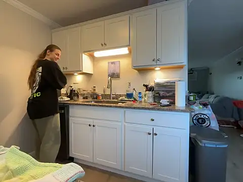 MissSwitch online show from 12/22/25, 01:41