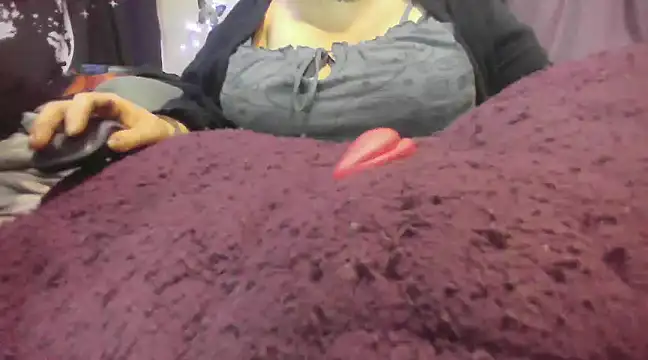 Snapshot of Alli_Kat chatting on 01/04/25, 05:05 Alli Kat online show from 01/04/25, 05:05