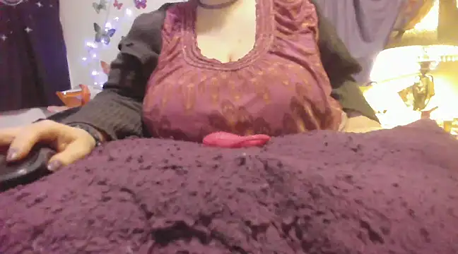 Snapshot of Alli_Kat chatting on 01/24/25, 08:23 Alli Kat online show from 01/24/25, 08:23