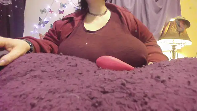 Snapshot of Alli_Kat chatting on 02/15/25, 11:36 Alli Kat online show from 02/15/25, 11:36