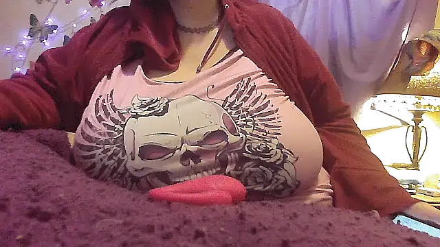 Snapshot of Alli_Kat chatting on 03/03/25, 01:42 Alli Kat online show from 03/03/25, 01:42