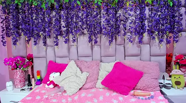 nathalia pink online show from 12/04/24, 11:13